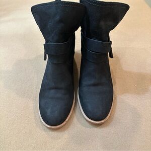 UGG Elora Low Heel Ankle Boots Suede Black Boots Size 7